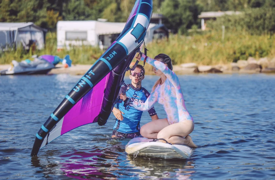 Wing-Foil-szkoła-wingfoila-FunSurf-w-Chałupach-na-Helu-lekcje-kursy-obozy-wypożyczalnia-wingfoila-_3-17
