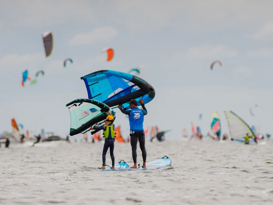 Kursy wingfoil dla dzieci na Helu w Chałupach, szkoła wingfoil Funsurf