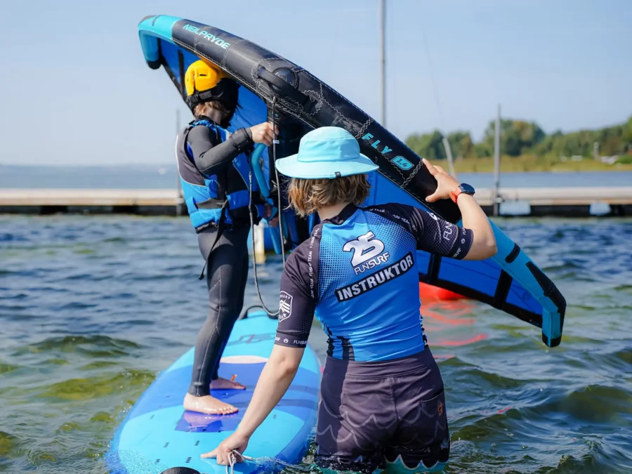 Kursy wingfoil dla dzieci na Helu w Chałupach, szkoła wingfoil Funsurf