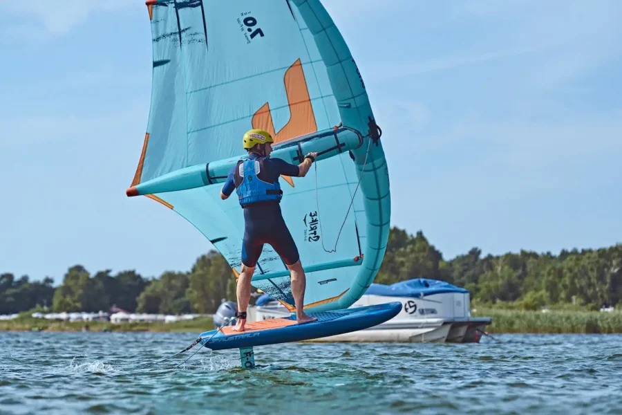 Wing-Foil-FunSurf-szkoła-wingfoila-w-Chałupach-na-Helu-kursy_-lekcje-obozy-na-wingfoilu-_136_