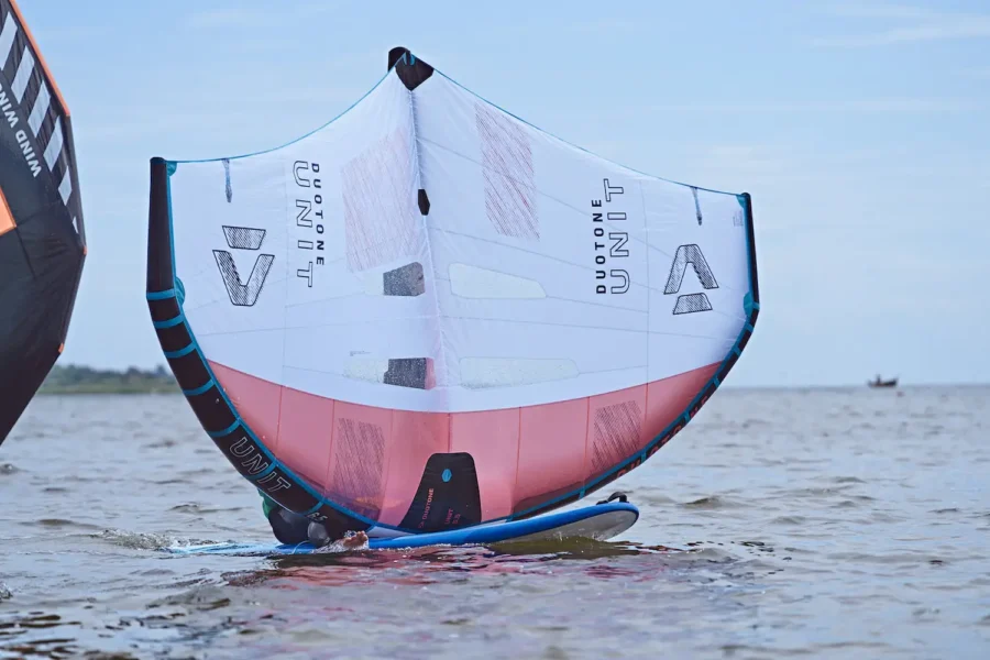 Wing-Foil-FunSurf-szkoła-wingfoila-w-Chałupach-na-Helu-kursy_-lekcje-obozy-na-wingfoilu-_153_