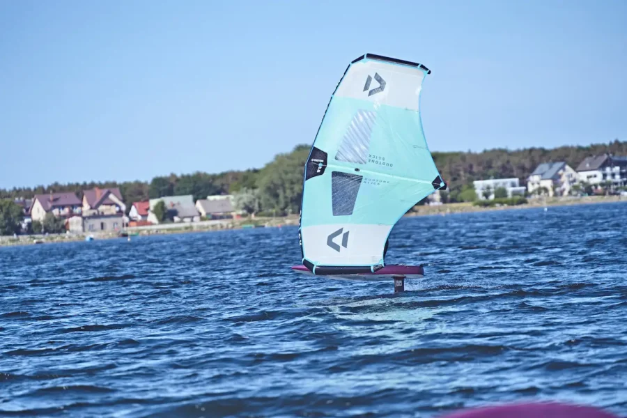 Wing-Foil-FunSurf-szkoła-wingfoila-w-Chałupach-na-Helu-kursy_-lekcje-obozy-na-wingfoilu-_157_