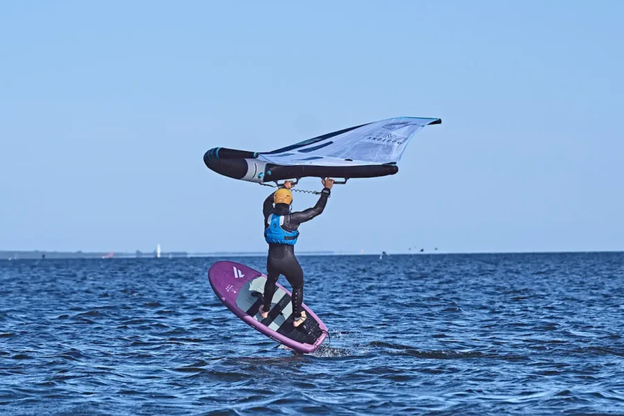 Wing-Foil-FunSurf-szkoła-wingfoila-w-Chałupach-na-Helu-kursy_-lekcje-obozy-na-wingfoilu-_158_