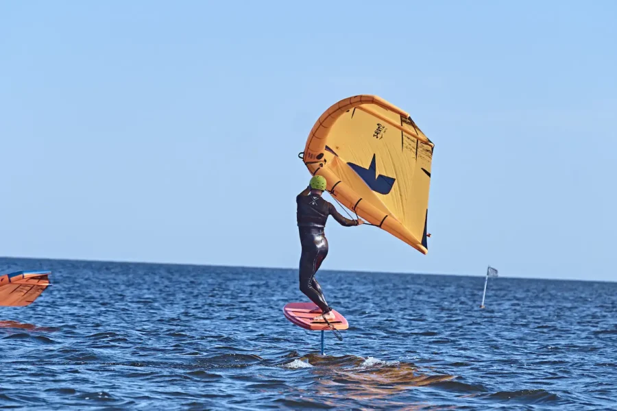 Wing-Foil-FunSurf-szkoła-wingfoila-w-Chałupach-na-Helu-kursy_-lekcje-obozy-na-wingfoilu-_159_