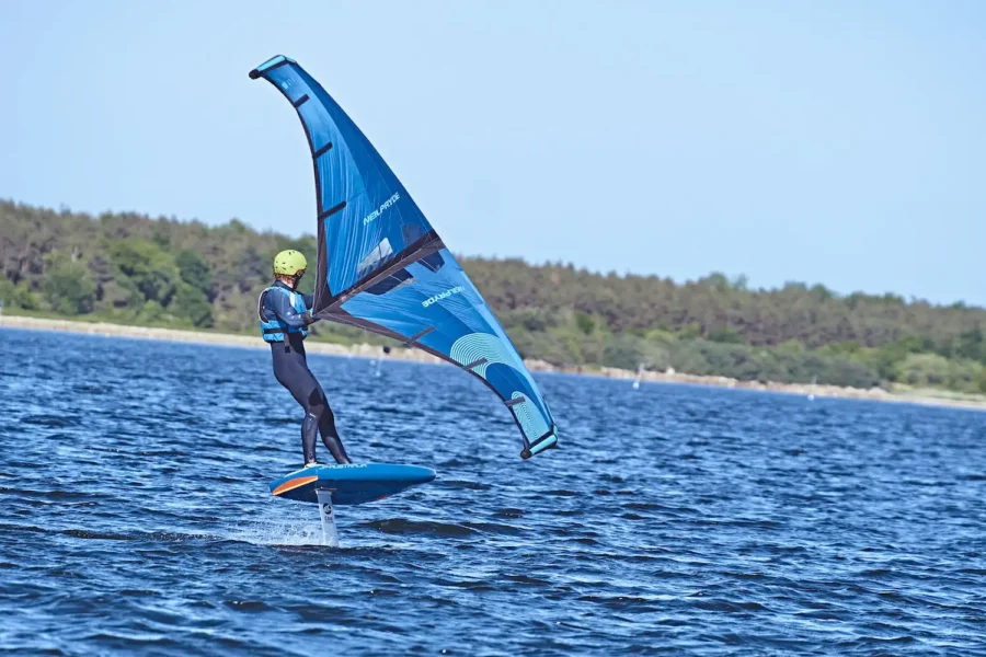 Wing-Foil-FunSurf-szkoła-wingfoila-w-Chałupach-na-Helu-kursy_-lekcje-obozy-na-wingfoilu-_18_
