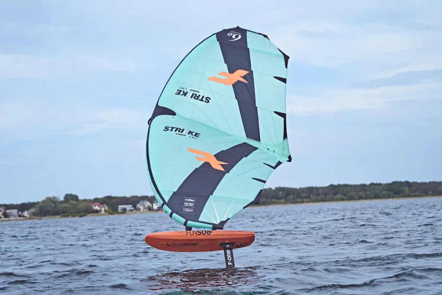 Wing-Foil-FunSurf-szkoła-wingfoila-w-Chałupach-na-Helu-kursy_-lekcje-obozy-na-wingfoilu-_22_