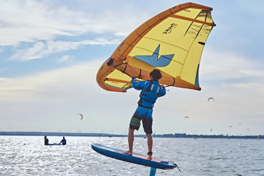 Wing-Foil-FunSurf-szkoła-wingfoila-w-Chałupach-na-Helu-kursy_-lekcje-obozy-na-wingfoilu-_43_