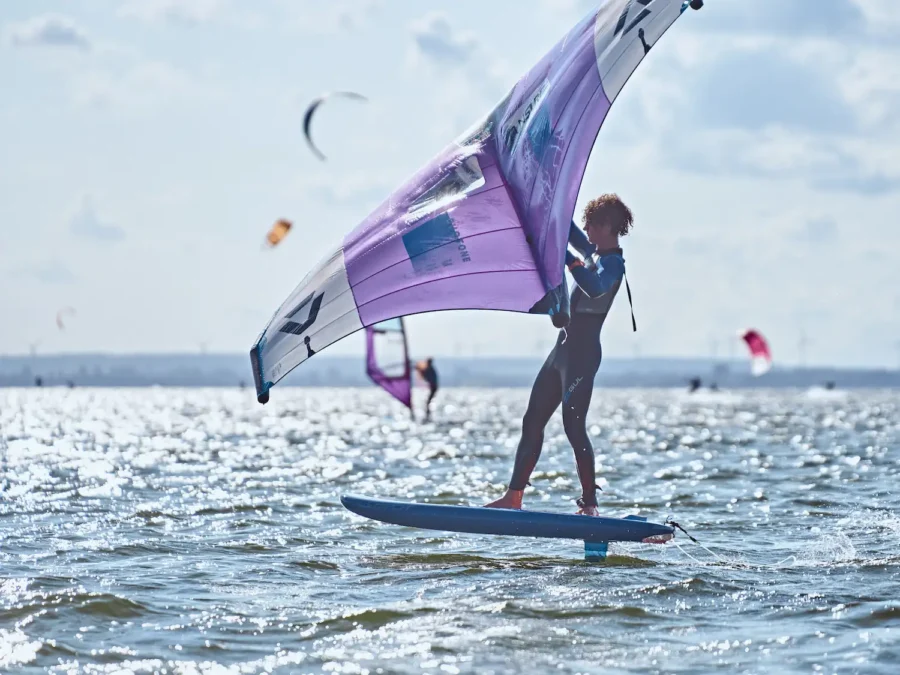 Wing-Foil-FunSurf-szkoła-wingfoila-w-Chałupach-na-Helu-kursy_-lekcje-obozy-na-wingfoilu-_46_