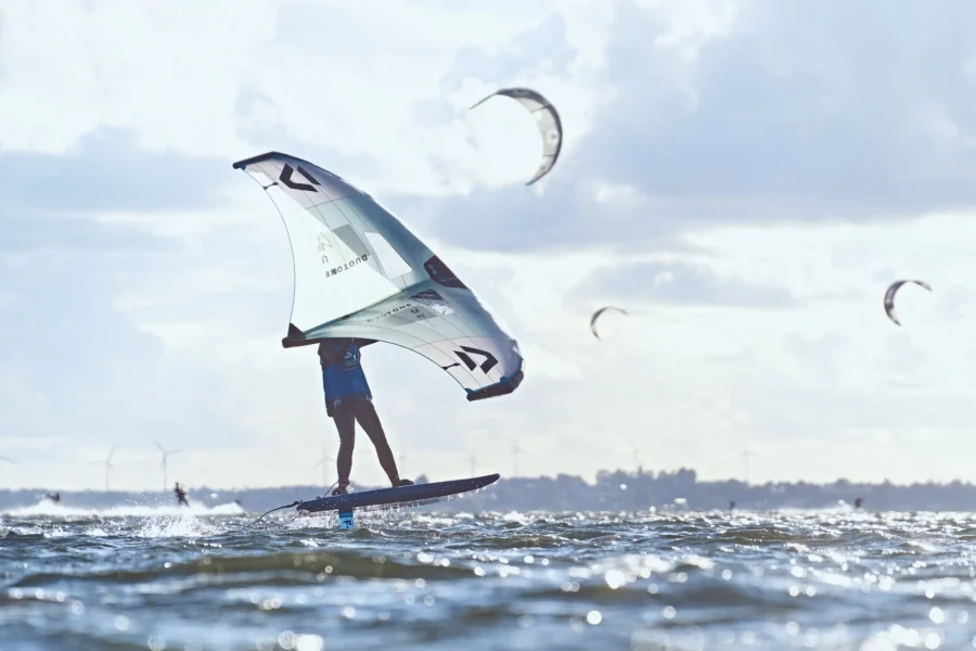Wing-Foil-FunSurf-szkoła-wingfoila-w-Chałupach-na-Helu-kursy_-lekcje-obozy-na-wingfoilu-_5_