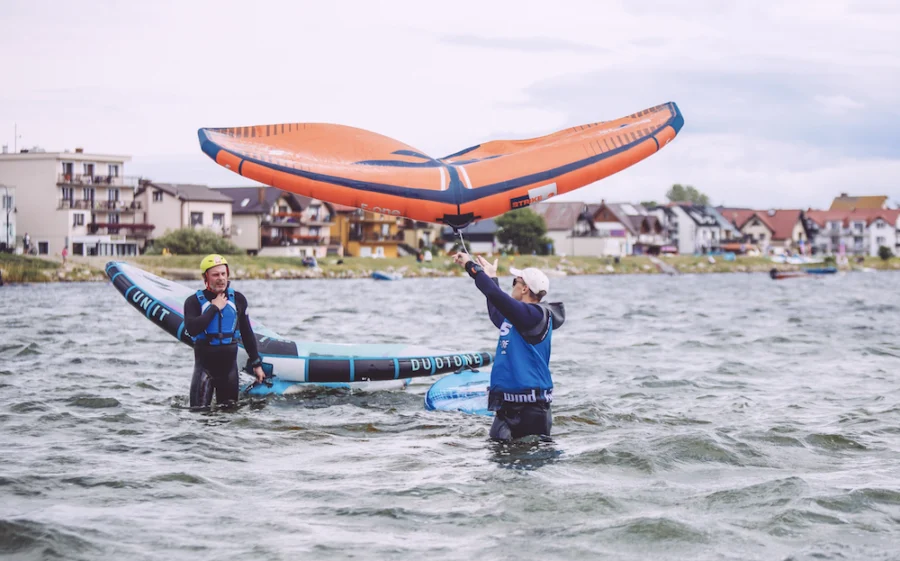 Wing-Foil-szkoła-wingfoila-FunSurf-w-Chałupach-na-Helu-lekcje_-kursy_-wypożyczalnia-wingfoila-_209_