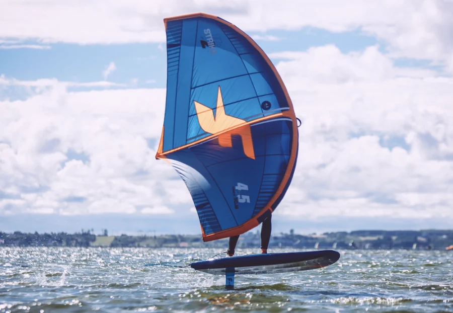 Wing-Foil-szkoła-wingfoila-FunSurf-w-Chałupach-na-Helu-lekcje_-kursy_-wypożyczalnia-wingfoila-_334_