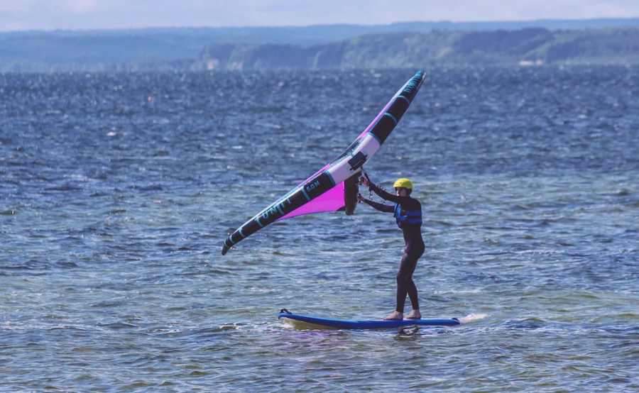 Wing-Foil-szkoła-wingfoila-FunSurf-w-Chałupach-na-Helu-lekcje_-kursy_-wypożyczalnia-wingfoila-_341_