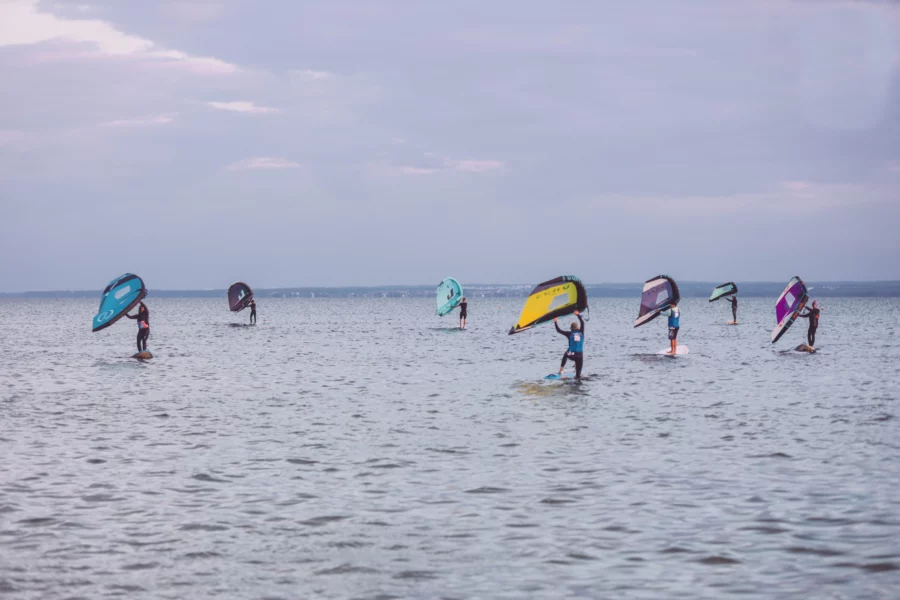 wing-przejmuje-zatokę- SZKOŁA WING FOILA FUNSURF