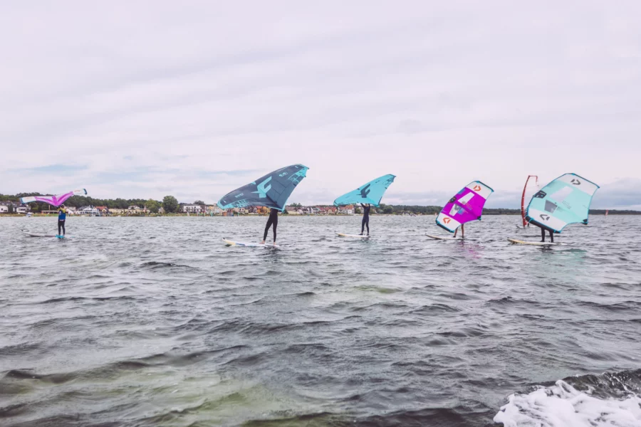 wing-szkolenie-grupowe-szkoła-wingfoil-FUNSURF