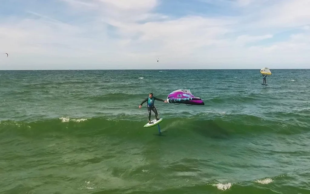Wing-Foil-na-Bałtyku-FunSurf