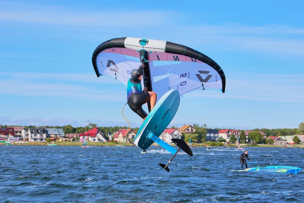 Kursy-wingfoila-w-Chałupach-na-Helu-szkoła-wingfoila-FunSurf-_1_